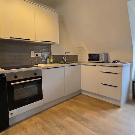 Comfotable Centre Two Bedroom * غالواي