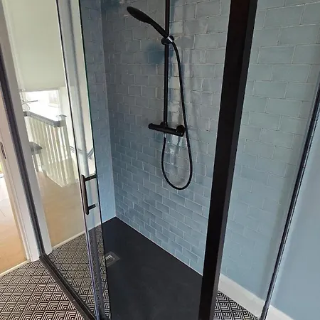 Comfotable Centre Two Bedroom * غالواي